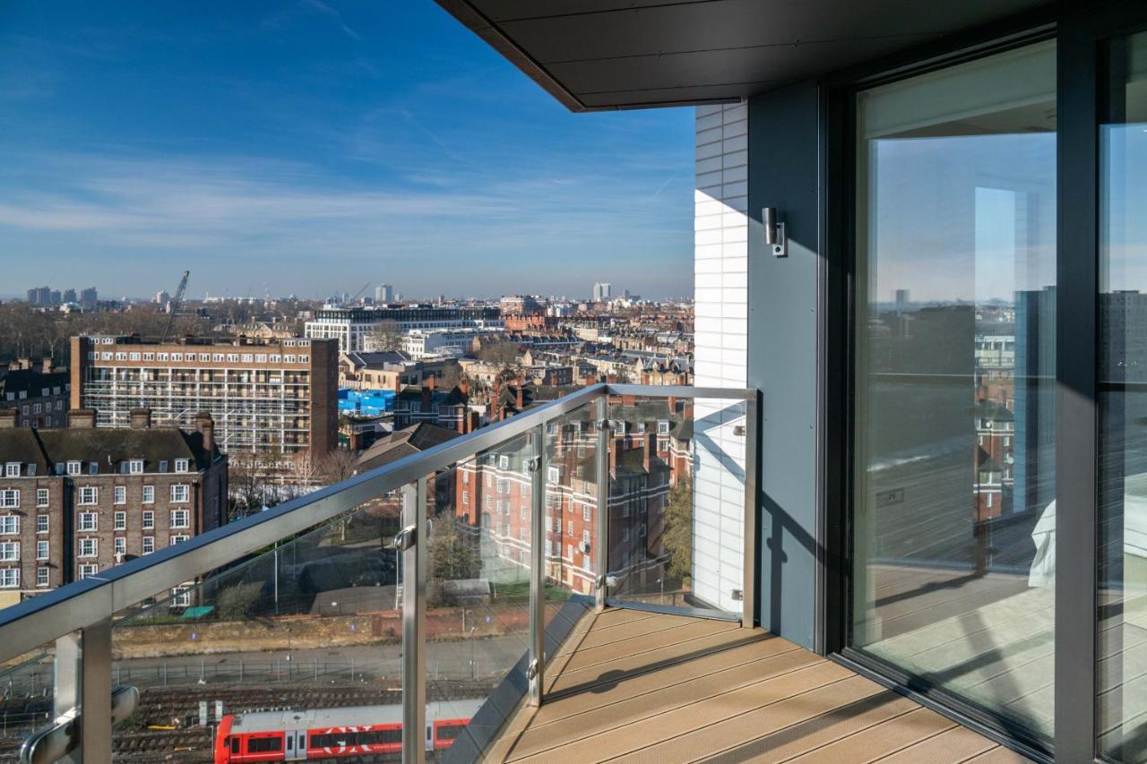Modern Family Home Close To Victoria Station By Underthedoormat Londra Esterno foto