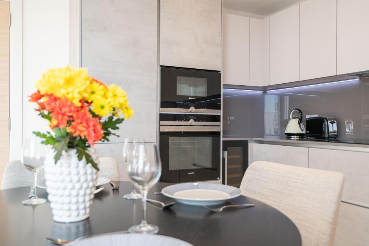 Modern Family Home Close To Victoria Station By Underthedoormat Londra Esterno foto