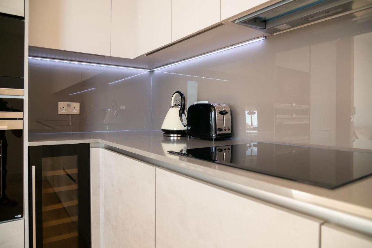 Modern Family Home Close To Victoria Station By Underthedoormat Londra Esterno foto
