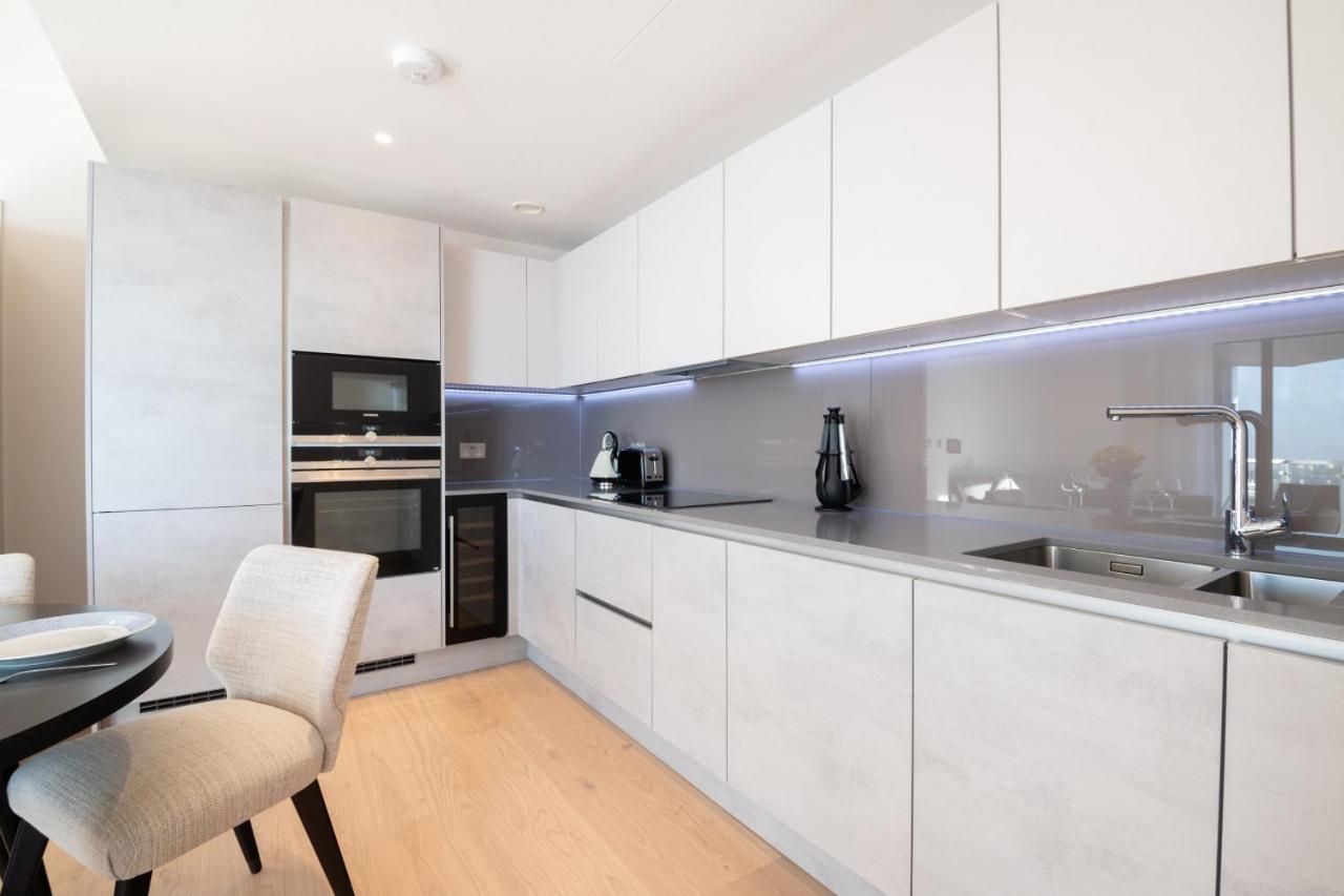 Modern Family Home Close To Victoria Station By Underthedoormat Londra Esterno foto