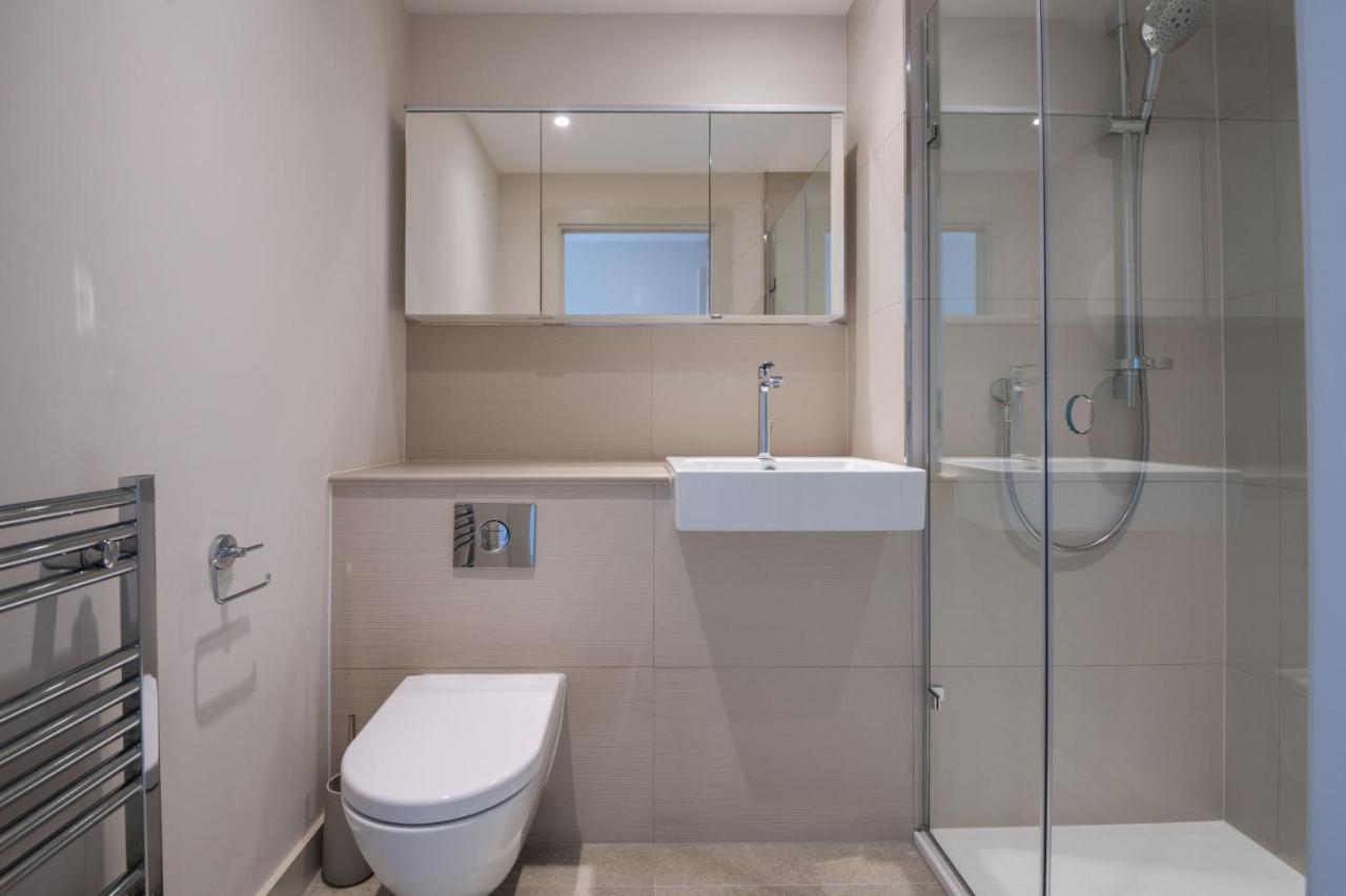 Modern Family Home Close To Victoria Station By Underthedoormat Londra Esterno foto